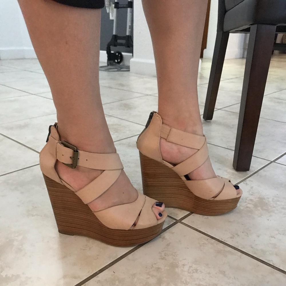 NWOT Aldo peep toe wedge